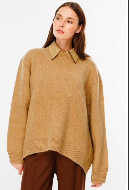 Oversized Fume Trui Camel